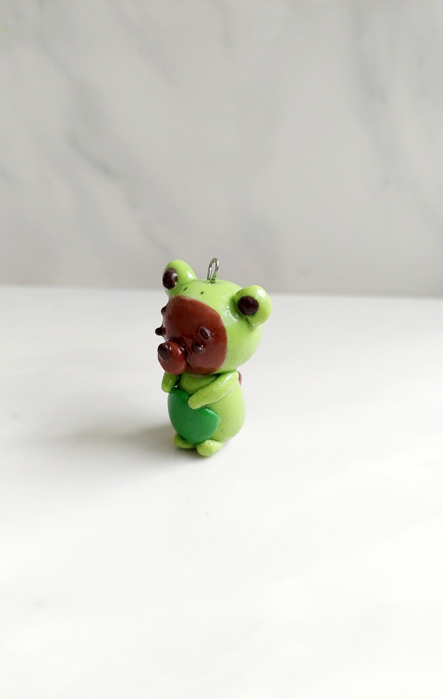 Sapo - der Bär im Froschkostüm Charm