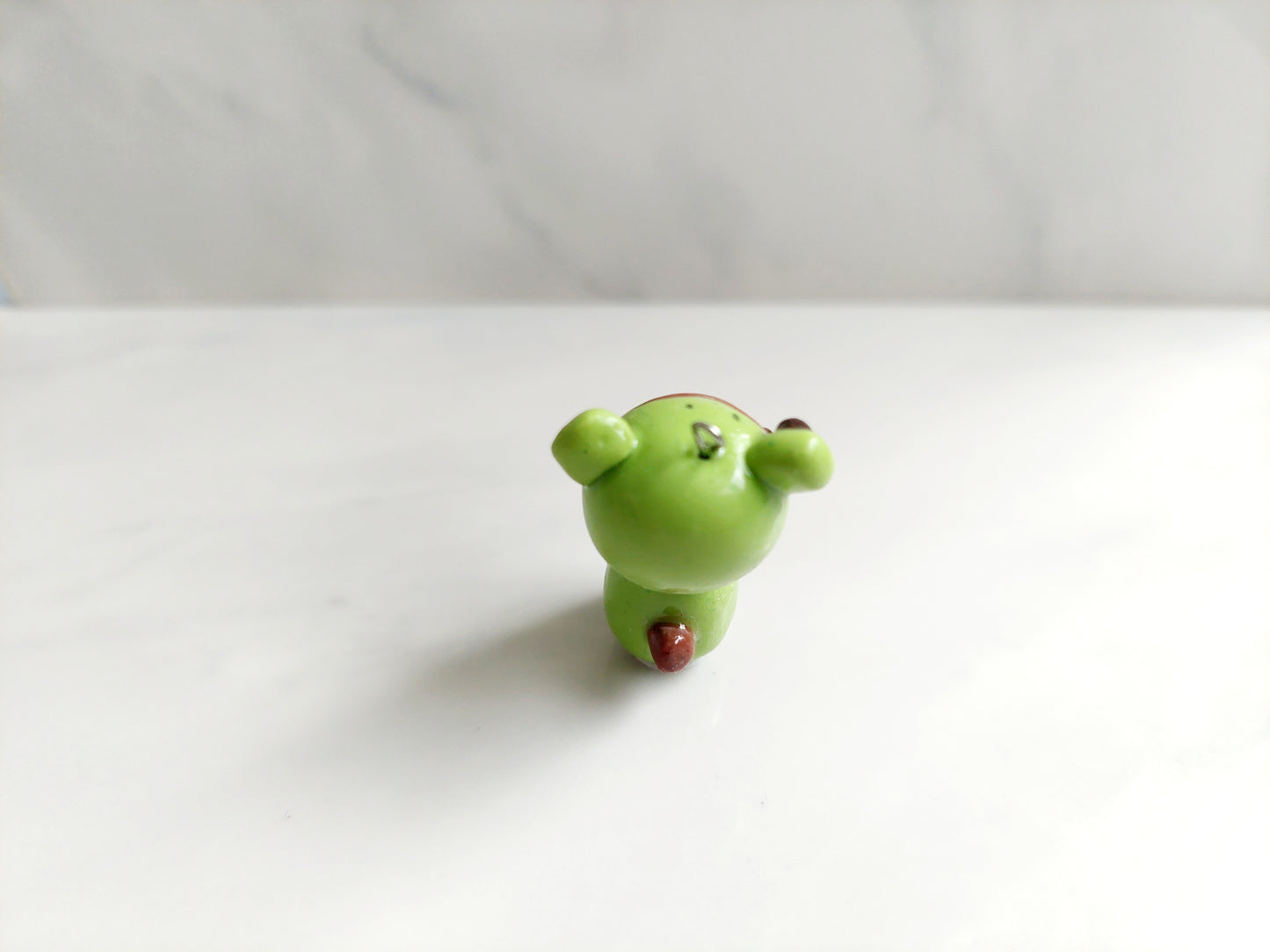 Sapo - der Bär im Froschkostüm Charm