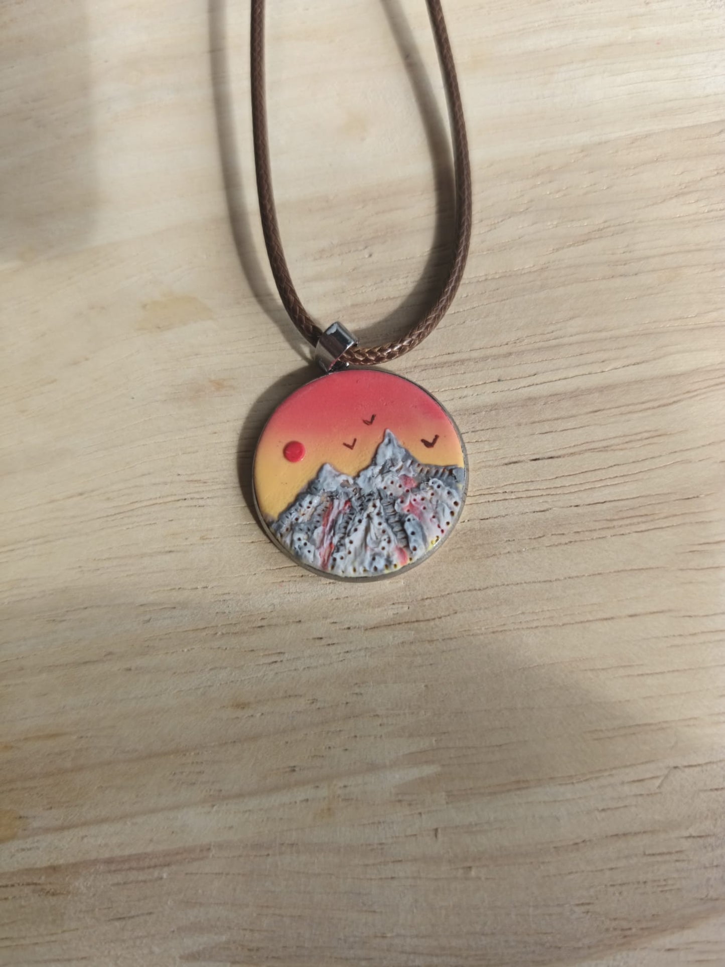 Handgemachte Halskette, inspiriert vom Mount Everest