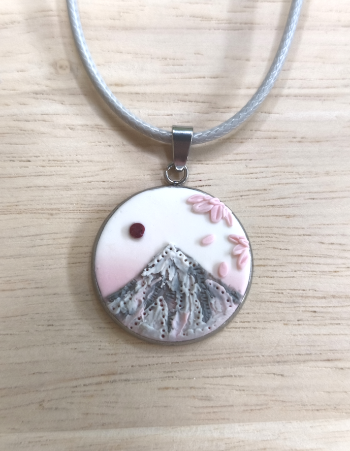 Halskette inspiriert vom Berg Fujiyama
