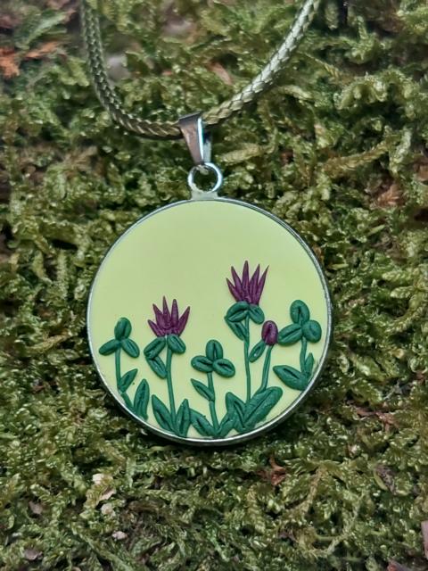 blooming clover necklace 