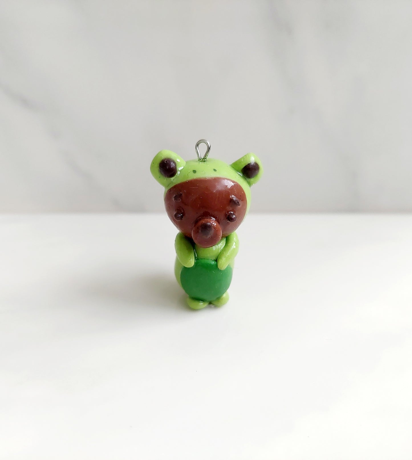 Sapo - der Bär im Froschkostüm Charm