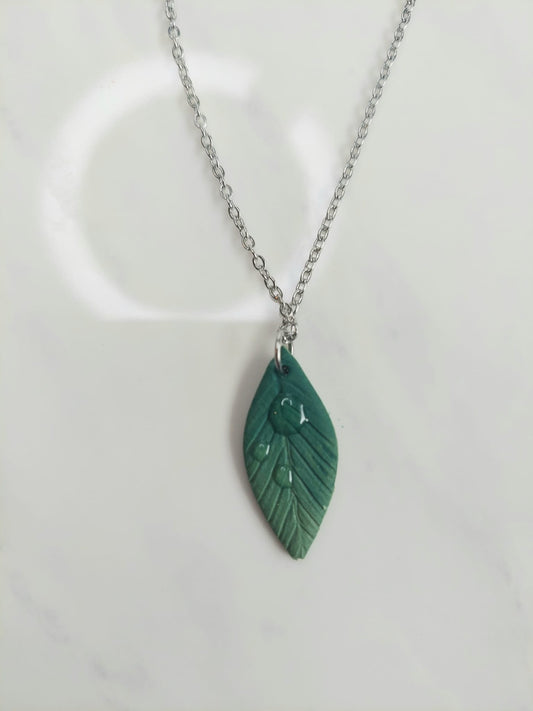 Blatt mit Tautropfen Kette